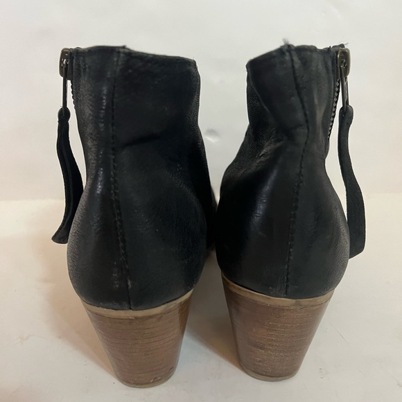 Urban Outfitters Faye Leather Distressed Boot Black Zipper SZ 7 - Picture 5 of 13